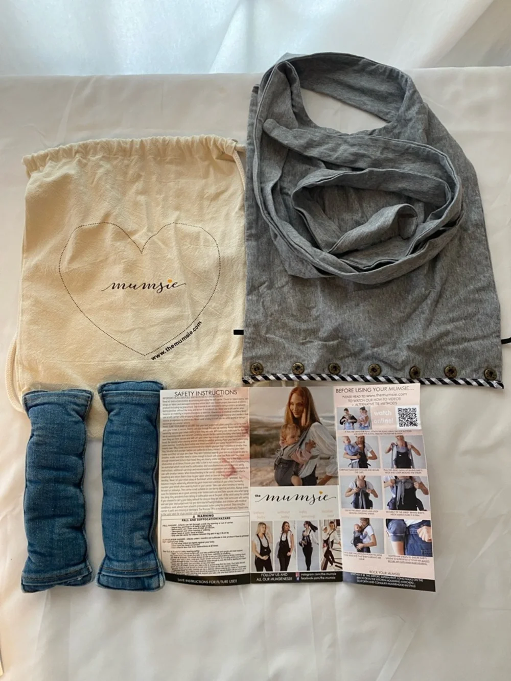 The Mumsie "Classic" light wash denim baby-carrier overalls - Picture 5 of 5